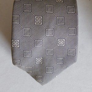 DON LOPER BEVERLY HILLS MENS 100% SILK GEOMETRIC PATTERN BLACK & CREAM TIE -USED